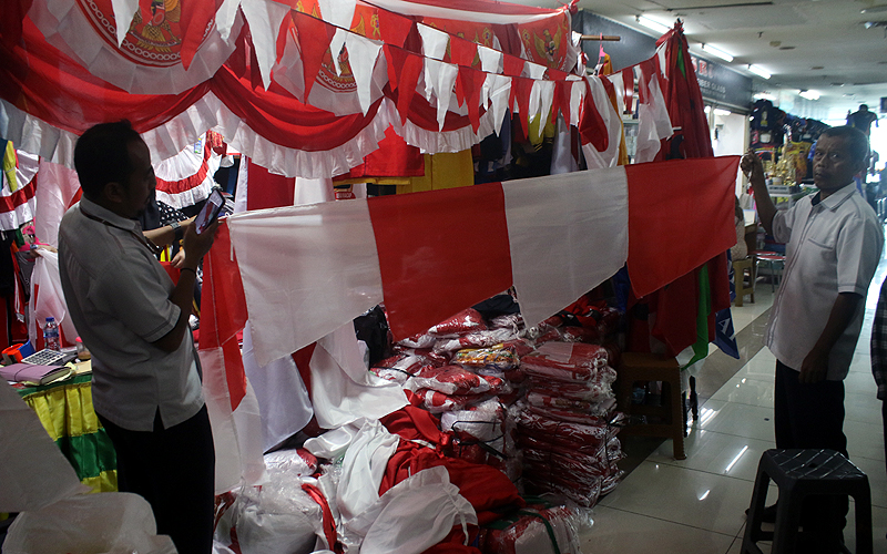 Penjahit Bendera Merah Putih Pasar Senen Kebanjiran Pesanan