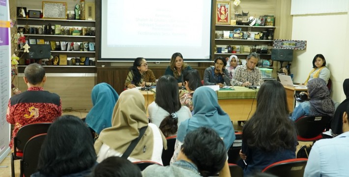 Kennedy (kedua dari kiri) saat diskusi di Komnas Perempuan mengenai kekerasan seksual berbasis online (Ist)