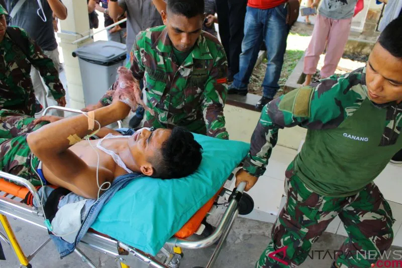 Dokumentasi anggota TNI korban penembakan kelompok kriminal separatis bersenjata, di Mapenduma, Kabupaten Nduga, Pratu Laode Madjid dievakuasi ke RSUD Mimika, Papua, Jumat (1/2/2019).  (Antara Foto)