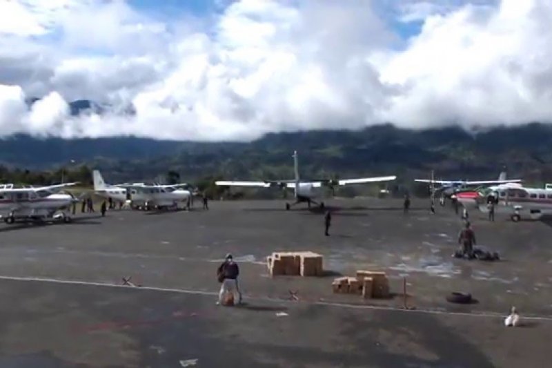 Bandara Ilaga, Kabupaten Puncak Jaya, Papua (Foto: Youtube)
