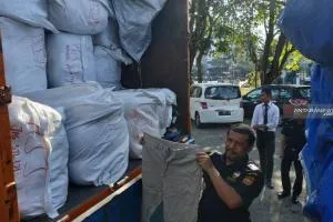 Bareskrim Ungkap Impor 1.257 Balpres Pakaian Bekas di Subang