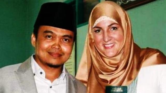 Zulfirman Syah, korban penembakan massal di Selandia Baru, dan Alta Marie, istrinya, warga AS (Foto: Facebook)
