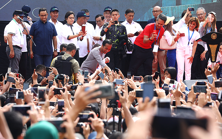 Presiden Joko Widodo dijadwalkan meresmikan Moda Raya Terpadu (MRT) pada hari ini Minggu (24/3) mulai pukul 07.00 WIB  di Bunderan Hotel Indonesia, Jakarta. 