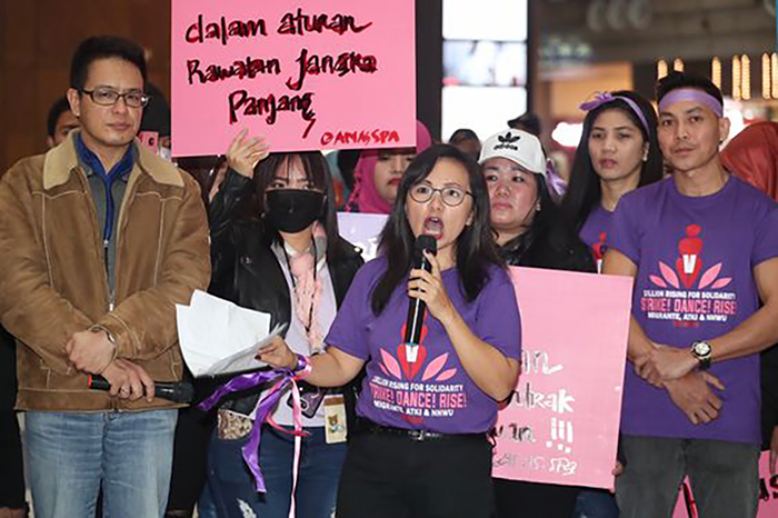 Aksi unjuk rasa buruh Migran Filipina dan Indonesia di Stasiun Utama Taipei (focustaiwan)