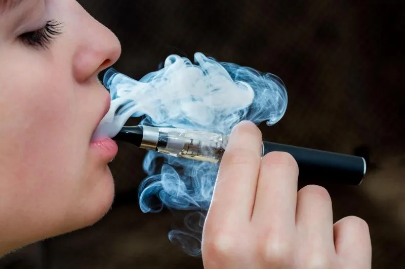 Ilustrasi Pengisap Vape (medium)