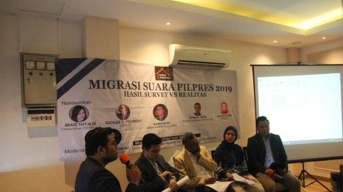 Peneliti LIPI, Firman dalam diskusi politik `Migrasi Suara Pilres 2019: Hasil Survei VS. Realita` (Foto: Tribun)