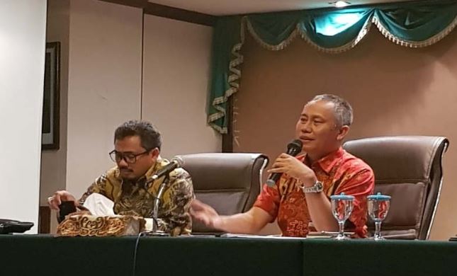 Direktur Kepatuhan dan Manajemen Risiko Bank Jateng Ony Suharsono memberi penjelasan tentang dugaan pembobolan oleh oknum nasabah di Semarang, Kamis (28/3/2019)