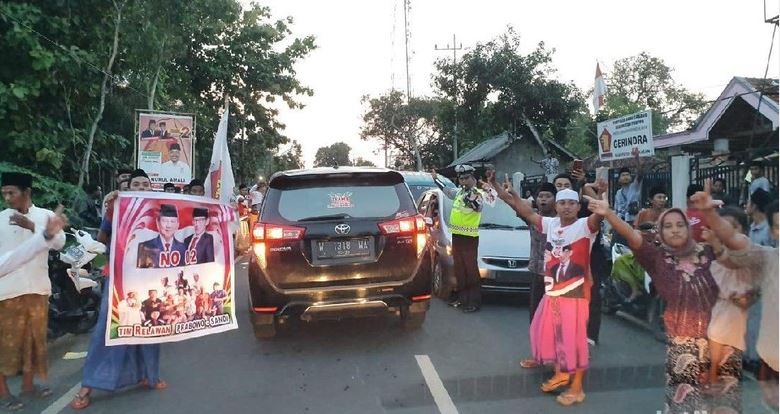 Pendukung Prabowo menghadang Ma`ruf Amin (Foto: Detik)