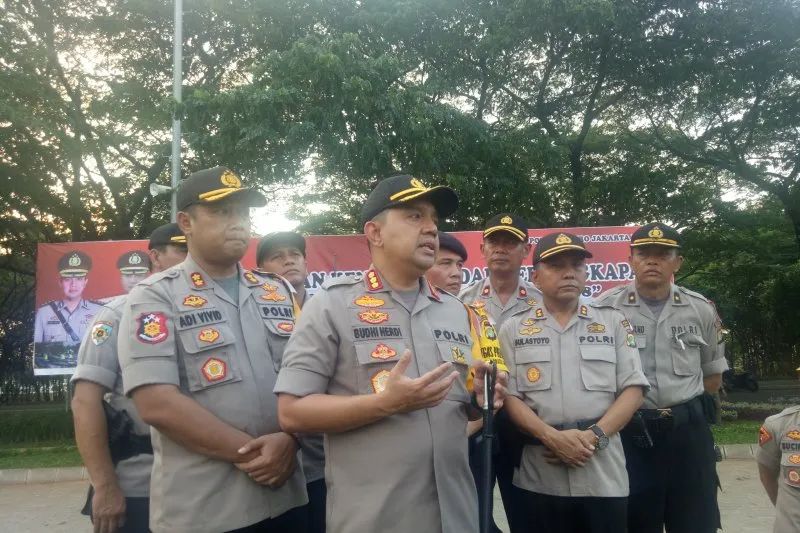 Bekas Kapolres Jaksel Kombes Budhi Herdi Susianto (tengah) kini dipromosikan jadi Brigjen (Antara)