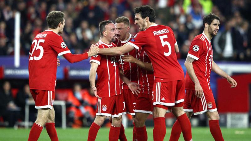 Para pemain Bayern Munchen merayakan gol mereka (Foto: CBS Sport)