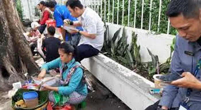 Kartini kekinian mencari nafkah dengan cara sendiri. (Foto: P. Hasudungan Sirait)