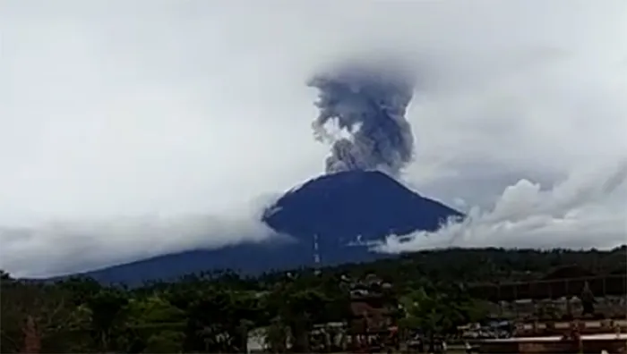 Erupsi Gunung Agung di Bali (Foto: CNBC)