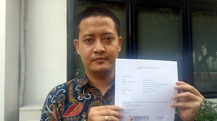 Anggota Tim BPP Prabowo - Sandi, Andre Satria Akbar di kantor Bawaslu DKI Jakarta. (Foto: Antara)