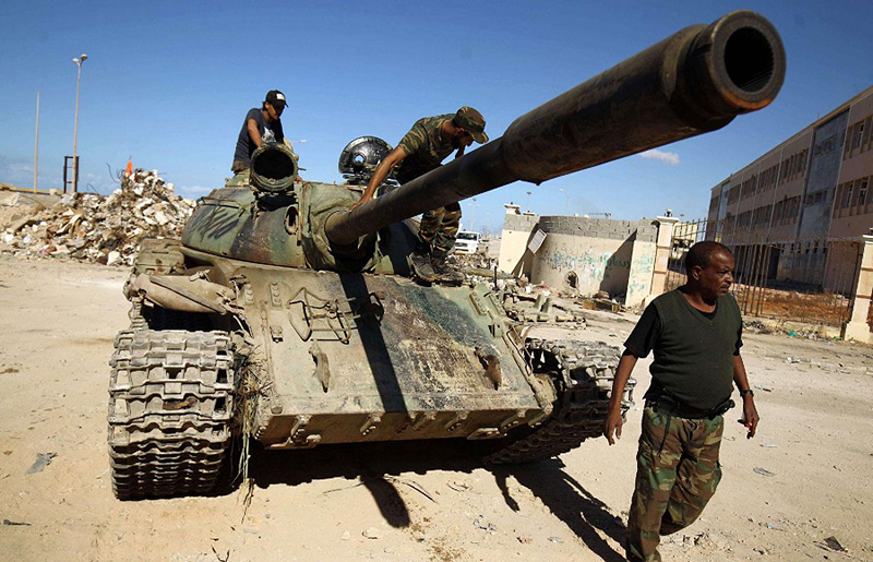 Salah satu tank tentara yang digunakan bertempur di Kota Tripoli (Foto: New Eastern Outlook)
