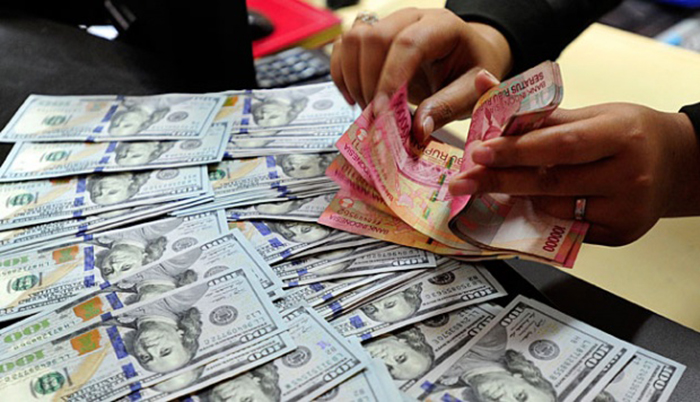 Mata uang Rupiah melemah (Foto: Tempo)
