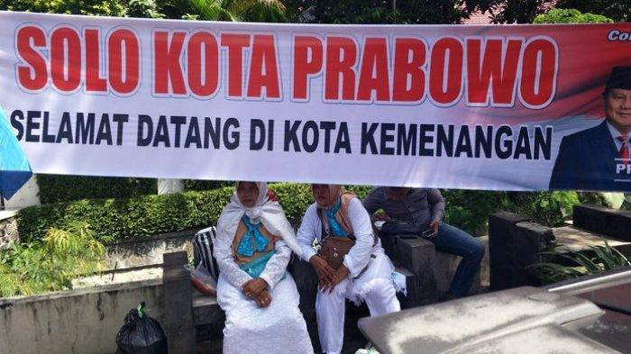 Prabowo Kampanye di Solo, Massa Membludak Memenuhi Semua Sisi Stadion Sriwedari, Rabu (10/4). Foto Tribun