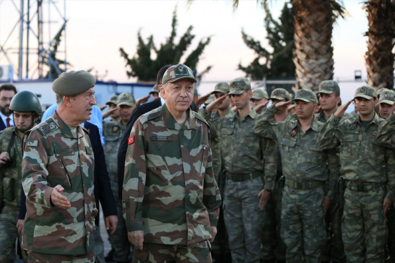  Presiden Turki Recep Tayyip Erdogan bersama dengan Tentara Turki (Tribunnews)