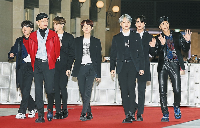 BTS, grup musik Korea yang sedang merambah pasar hiburan di AS (shuttershock)