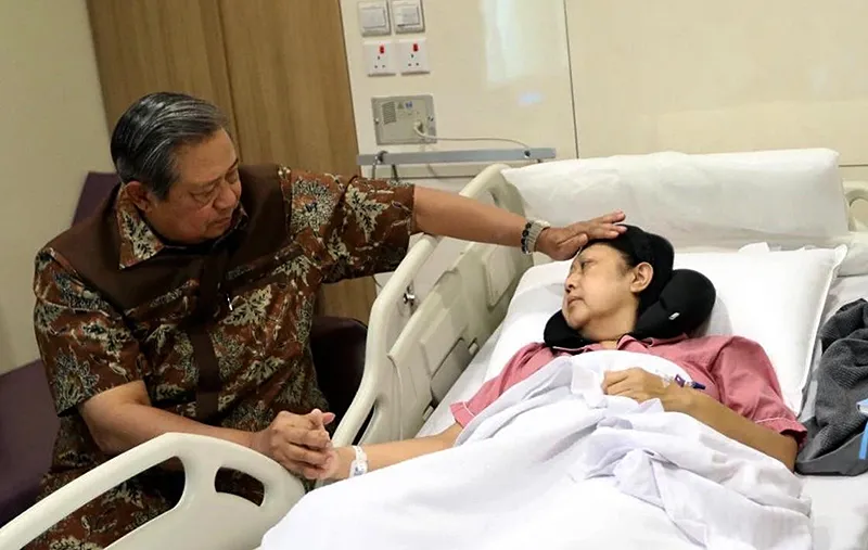 Presiden ke-6 RI Susilo Bambang Yudhoyono (SBY) dan istri, Ani Yudhoyono di Singapura (Liputan6)