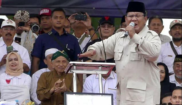 Capres Prabowo Subianto menggebrak meja podium (Foto: kompasiana)