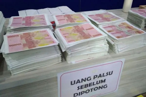 Uang palsu (Idntimes)