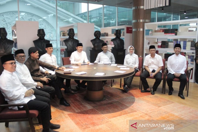 Pertemuan AHY bersama delapan kepala daerah di Museum Kepresidenan Balai Kirti kompleks Istana Bogor, Jawa Barat, Rabu (15/5/2019). (Antara/M Fikri Setiawan).	