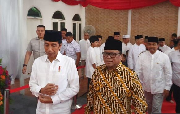  Presiden Joko Widodo dan Oesman Sapta Odang. (Foto: Kompas)