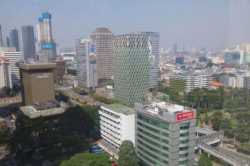 Suasana gedung perkantoran di ruas MH Thamrin, Jakarta, Kamis (23/5/2019). (ANTARA/M Razi Rahman)	