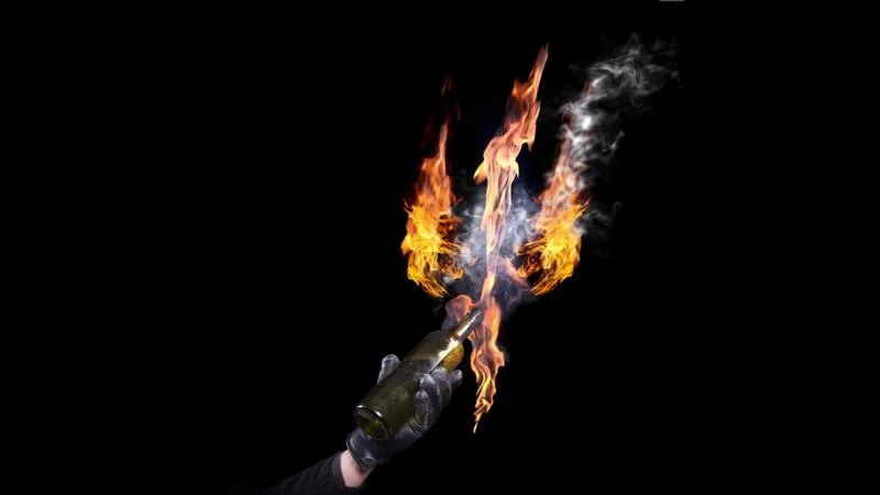 Ilustrasi bom Molotov. Sumber: Tirto.id