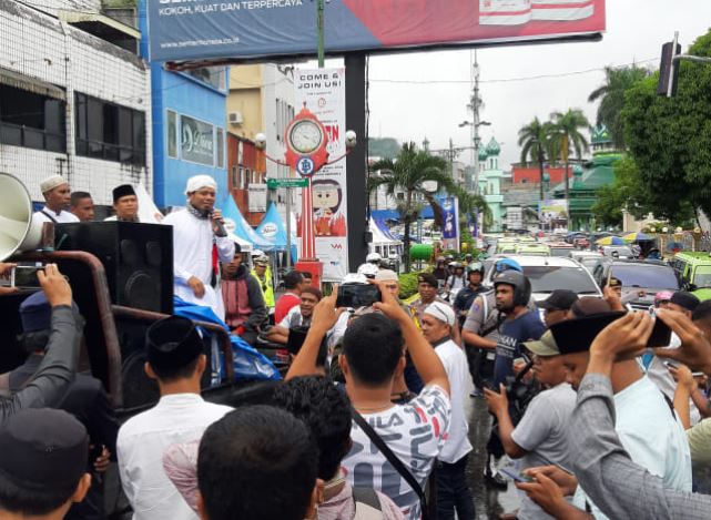 Massa Front Pembela Keadilan Maluku (FPKM) berdemo di Ambon (Foto: Kumparan)