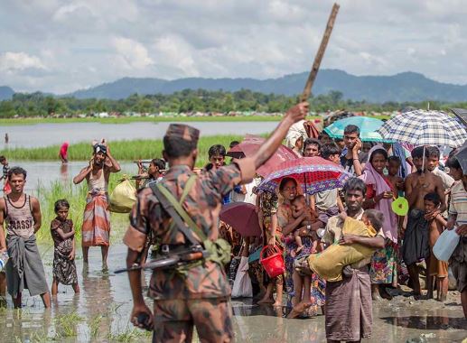Rohingya di Rakhine, Myanmar, di usir oleh militer dari desa mereka (Foto: Religion News Service)