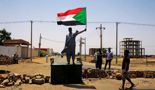 Jalanan Khartoum sepi karena sipil membangkang (Foto: PBS)