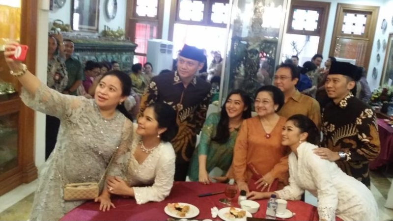 Keluarga Megawati dan Keluarga SBY, Berselfi di Saat Lebaran (Ist)