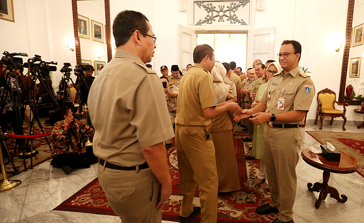 Gubernur DKI Jakarta Anies Basswedan saat menggelar acara halal bihalal dengan sejumlah Pegawai Negeri Sipil (PNS) di Gedung Balaikota, Jakarta Pusat. Robinsar Nainggolan