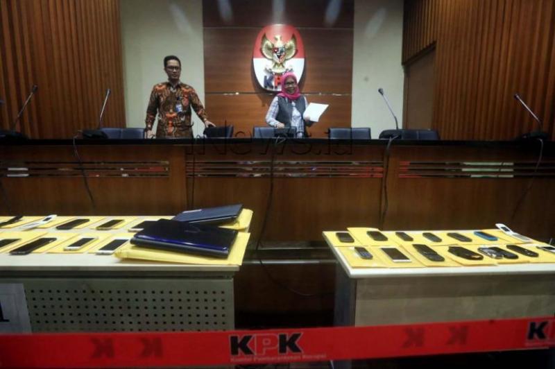 KPK lelang barang rampasan sitaan dari para koruptor (Foto: Kompas)