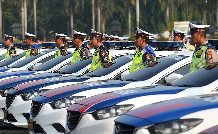 Ratusan personel TNI, Polri dan Pemprov DKI Jakarta menggelar Apel Konsolidasi Ketupat Jaya 2019 di Lapangan Silang Monas. Robinsar Nainggolan
