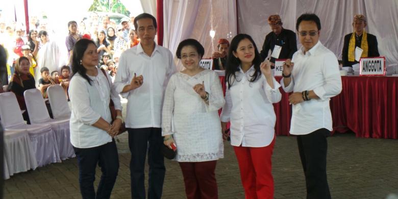 Dari kiri Iriana, Jokowi, Megawati, Puan, dan Prananda (Kompas)