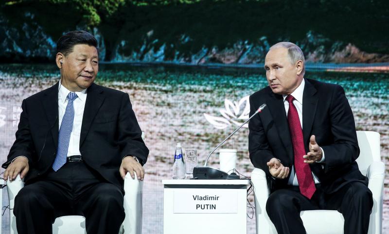 Presiden China Xi Jinping dan Presiden Rusia Vladimir Putin (Foto: Reuters)