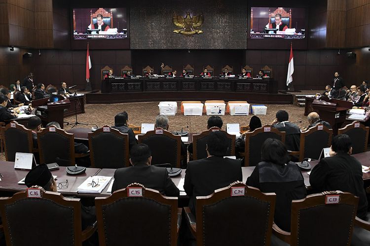 Sidang PHPU terkait Pilpres 2019 di MK tinggal menyisakan agenda Rapat Pemusyawaratan Hakim (foto: Kompas)
