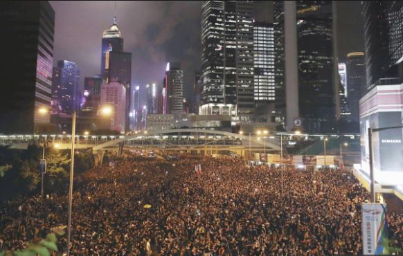Demonstrasi di Hong Kong menentang pengaruh politik Tiongkok (Foto: South China Morning Post)
