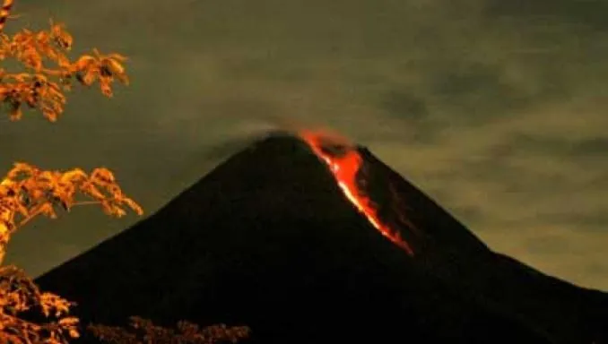 Gunung Merapi di Jawa Tengah