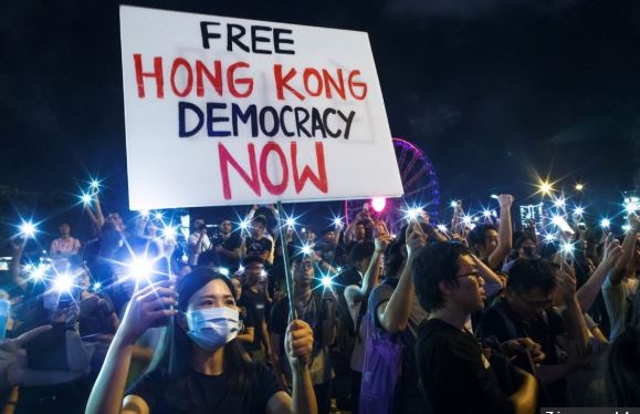 Ilustrasi: demonstran Hong Kong bentrok dengan kepolisian. (Foto: Dailymotion.com)