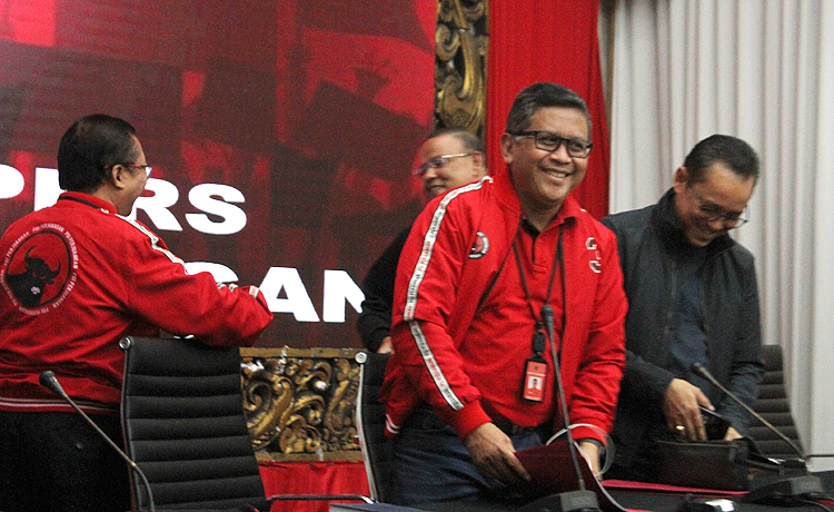 Sekjen PDIP Hasto Kristiyanto ungkap tiga maksud arahan Jokowi ke Relawan Projo (Robinsar Nainggolan)