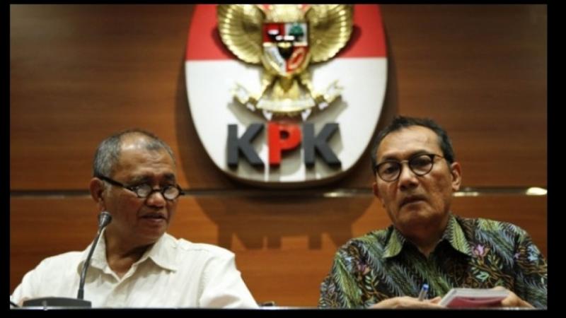 Ketua KPK Agus Rahardjo (kiri) bersama Wakil Ketua KPK Saut Situmorang (Breakingnews.co.id)