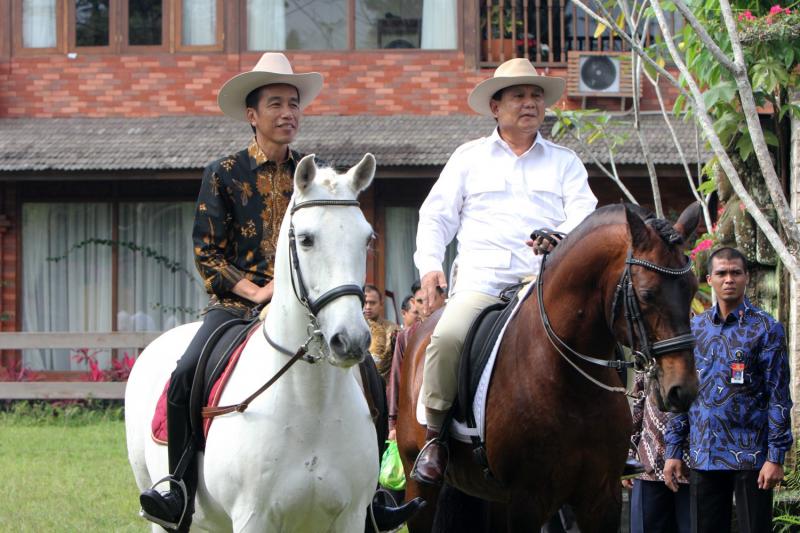 Joko Widodo dan Prabowo Berkuda (Teras Jabar)