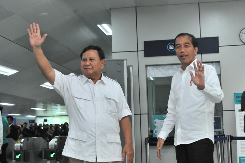 Ketum Gerindra Prabowo Subianto dan Presiden Joko Widodo (DNAberita)