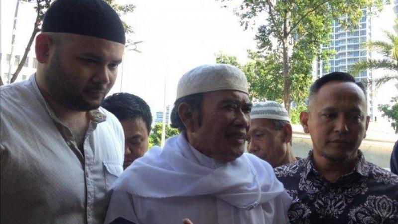Ridho Rhoma diantarkan Rhoma Irama untuk kembali masuk penjara (Indopolitika.com)