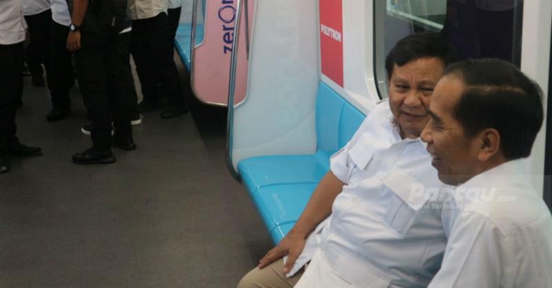 Prabowo dan Jokowi bertemu di MRT Jakarta (Pantau.com)