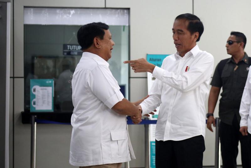 Ketum Gerindra Prabowo Subianto dan Presiden Joko Widodo. (Foto: Jawa Pos)