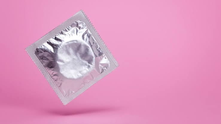 Sampah kondom hingga pembalut banyak ditemukan dalam gorong-gorong di Mega Kuningan, Jakarta Selatan. (Ilustrasi: OCU)
